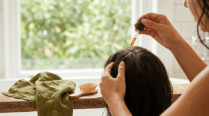 ¿Se te cae más el pelo en otoño? guía sobre el efluvio telógeno